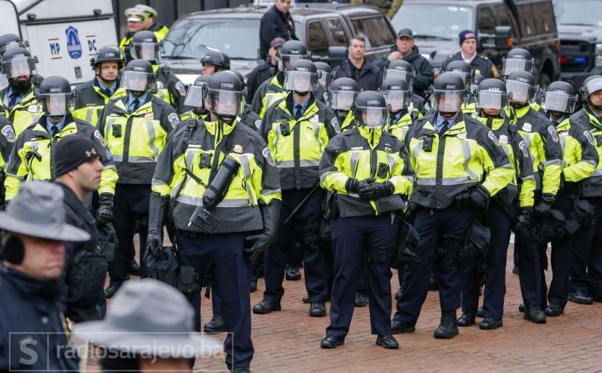 Protesti protiv Trumpa: Uhapšeno 217 osoba, lakše povrijeđeno šest policajaca