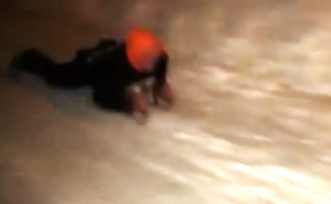 Zimske radosti u bh. naselju: Ovako se uživa u noćnom sankanju!