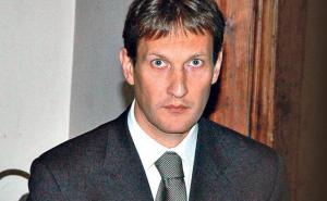 Bivši ministar živi kao beskućnik, pronašli ga u lošem stanju u parku