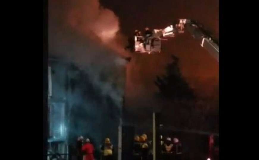 Eksplodirao dio zgrade: Pet ljudi povrijeđeno, 60 vatrogasaca gasi požar