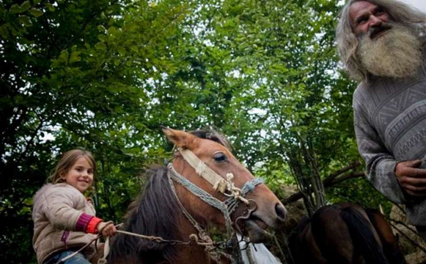 Čarobna priča Emina Bektića, oca Srebreničanki koje su na konjima osvojile BiH