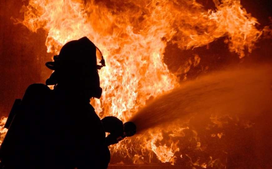 MUP: Požar u restoranu, 37 vatrogasaca na terenu
