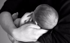 Dječačić preminuo zbog trovanja alkoholom: Majka dojila u pijanom stanju