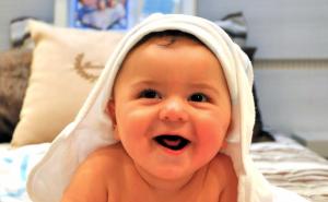 Naučnici potvrdili: Ova pjesma će vašoj bebi izmamiti najveći osmijeh