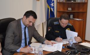 Prvi put u historiji: Potpisan Kolektivni ugovor između policije i Vlade KS-a