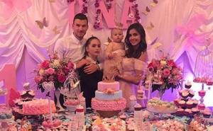 Kad Edin Džeko s rajom zapjeva Grbavicu na proslavi kćerkinog rođendana