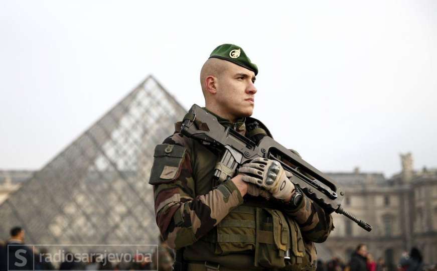 Pariz: Pucnjava u Louvreu, jedno ranjeno - evakuirano područje