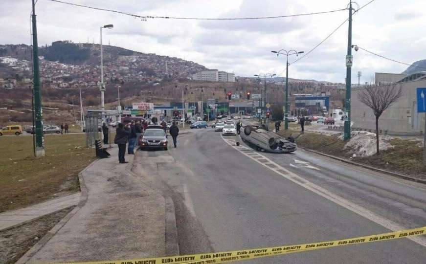 Teška saobraćajna nesreća na Barama: Jedna osoba hitno prevezena u bolnicu