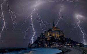 Oluje haraju diljem Francuske: 250.000 domova ostalo bez struje