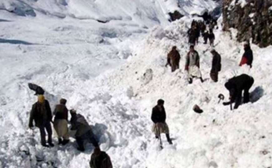 Snježna lavina zatrpala selo, najmanje devet mrtvih