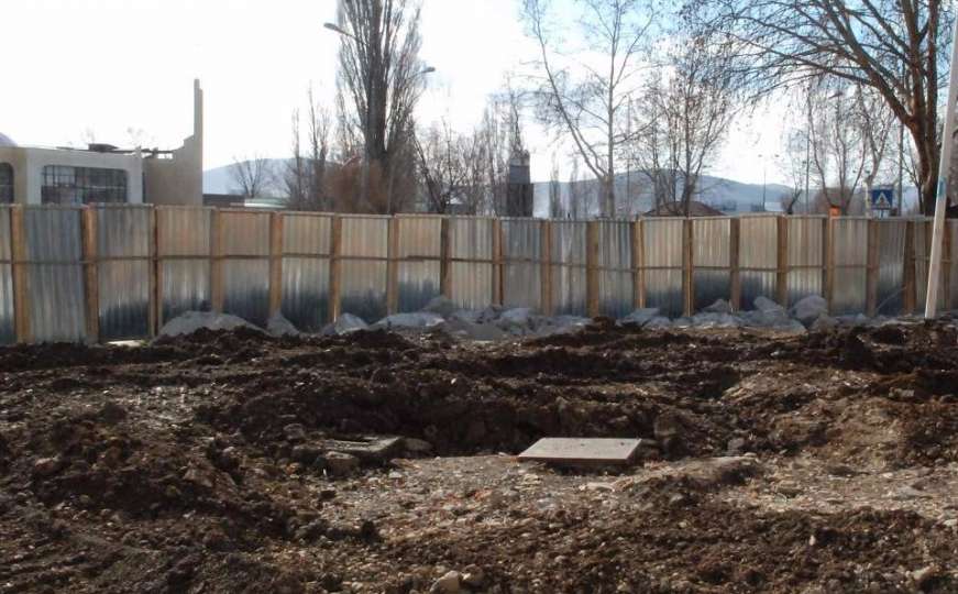 K. Mitrovica: Uklonjen potporni zid, od utorka se gradi nova konstrukcija