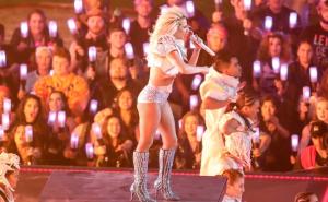 Lady Gaga odgovorila kritičarima njenog sala na stomaku