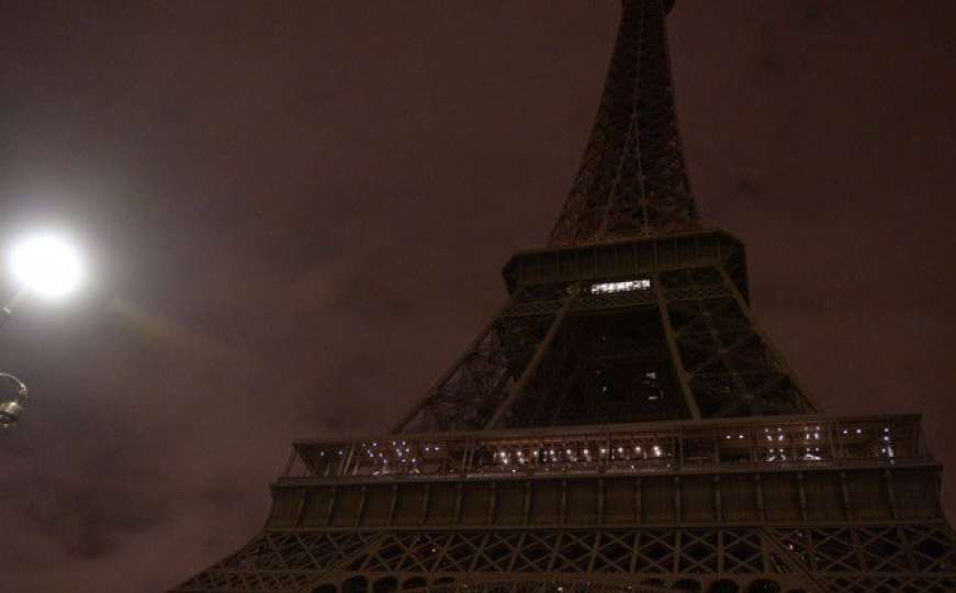 Eiffelov toranj će uskoro biti ograđen neprobojnim staklenim zidom