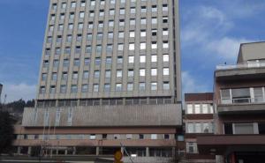 Uposlenici najavili proteste: Parking ispred Opće bolnice nije prodat