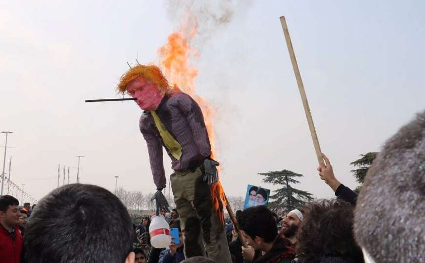 Godišnjica Islamske revolucije: Iranci zapalili lutku s likom Trumpa