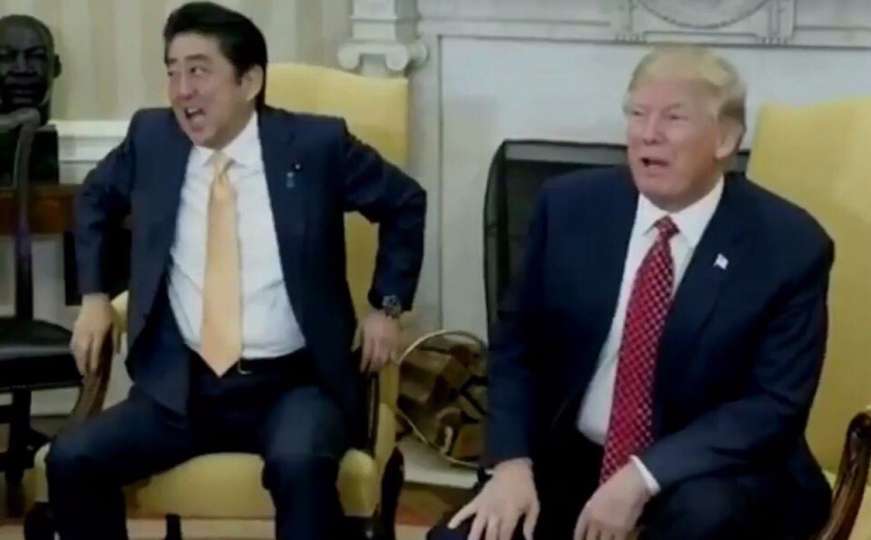 Svi se smiju epskom rukovanju Donalda Trumpa i Shinzoa Abea