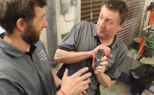 Već 17 godina koristi legendarni telefon Nokia 3310