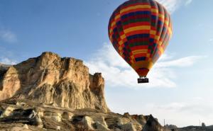 Na nezaboravno putovanje balonom vodi vas jedna od sedam žena pilotkinja