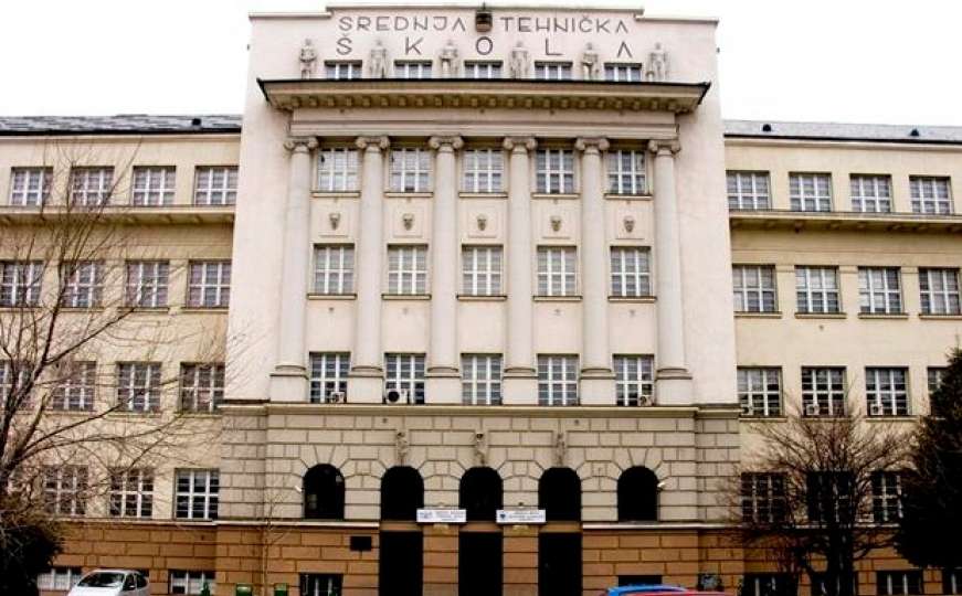 Zaposlenici zatekli polupana stakla na Mašinskoj školi u Sarajevu