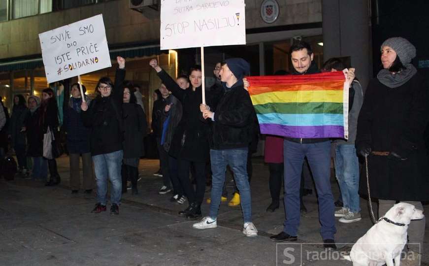 Mirni prosvjed LGBT aktivista ispred Hrvatskog veleposlanstva u BiH  