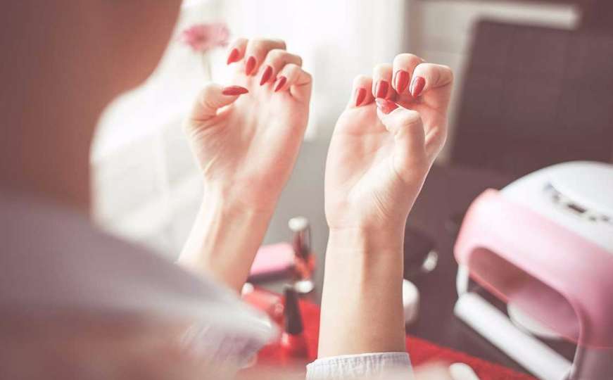 Neka budu lijepi: Pet trikova uz koje će lak na noktima trajati duže
