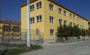 Čekićem tukao nastavnika likovnog zbog sinove jedinice