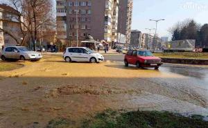 Pukla vodovodna cijev u centru grada: Bez vode stotine domaćinstava i škola