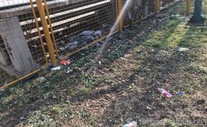 Grbavica: Nesavjesni građani bacaju smeće na školsko igralište