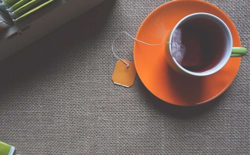 Zašto je dobro protrljati usne vrećicom zelenog čaja