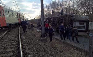 Voz iskočio iz šina: Poginula jedna, povrijeđeno oko 20 osoba