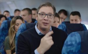 Ovo morate vidjeti: Aleksandar Vučić "spašava" putnike iz aviona koji pada