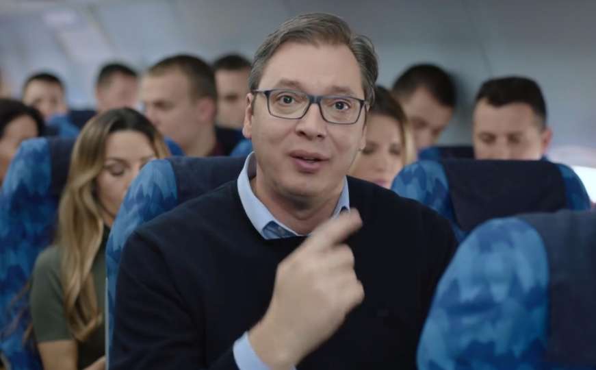 Ovo morate vidjeti: Aleksandar Vučić "spašava" putnike iz aviona koji pada