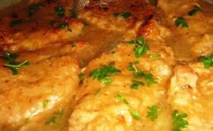 Idealne za nedjeljni ručak: Pileće šnicle u sosu, gotove za tren