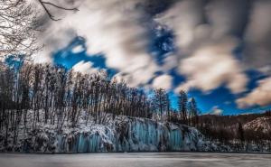 Plitvička jezera: Čarobni prikazi smrznutih slapova
