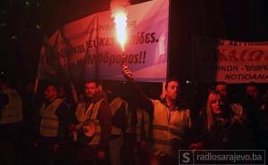 Vatrogasci i policajci na ulicama protiv mjera štednje 