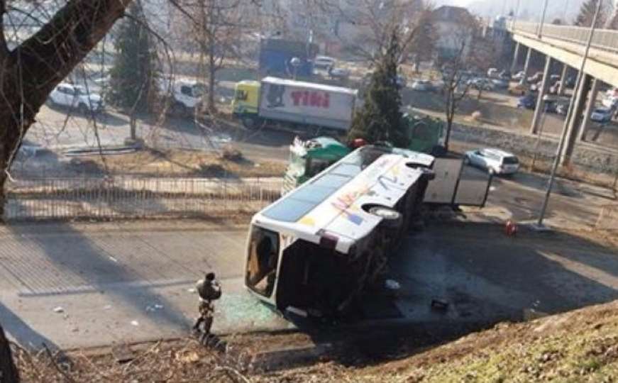 Autobus sa srpskim vojnicima sletio s puta, više povrijeđenih