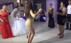 Na svadbi svi gledali u nju: Oduševila je prisutne ovim plesom