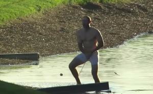 Golfer ušao u vodu prepunu zmija i aligatora i odigrao udarac