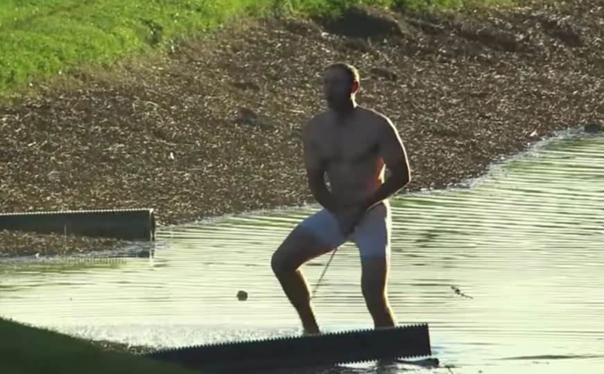 Golfer ušao u vodu prepunu zmija i aligatora i odigrao udarac
