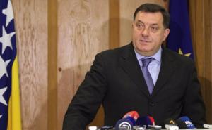 Dodik se malo "zategnuo": Nakon plastične operacije lica dobio grašak kao oblogu