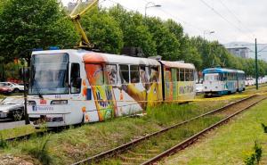 U toku policijska potraga: Putnik oštetio tramvaj, pa pobjegao