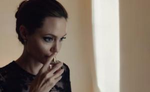 Angelina Jolie oduzima dah u novoj reklami za parfem