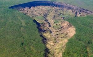 'Vrata pakla': Gigantska rupa u Rusiji raste, nestaju snijeg i led