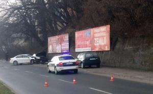 Teška saobraćajna nesreća: U sudaru dva automobila povrijeđeni vozači