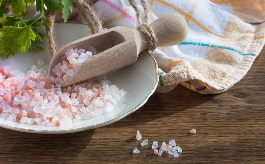 Ovo morate znati: Bacanje soli po kući stvarno pomaže kod devet problema
