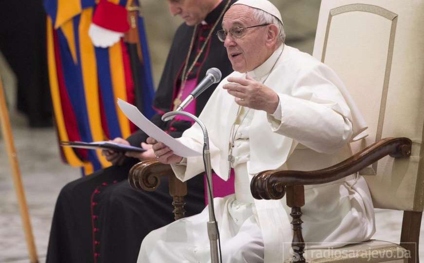 Papa Franjo poručio: "Ne rađajte više djece nego što to možete priuštiti"