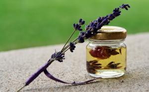 Odličan razlog zašto slavne žene stavljaju ulje na stidne dlačice