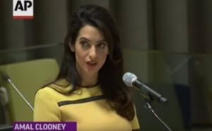 Dok je Amal Clooney upozoravala na genocid, mediji pisali o njenom stomaku