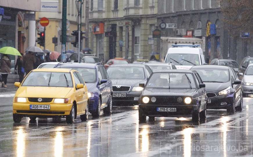 Kraće obustave saobraćaja u Kemal Begovoj ulici