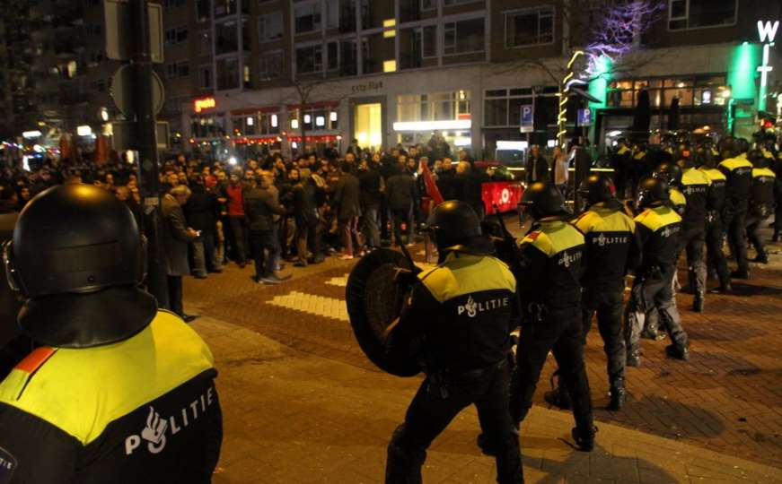 Turska ministrica vraćena u Njemačku, haos na ulicama Rotterdama